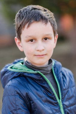 Yaz açık havada bir çocuk portresi