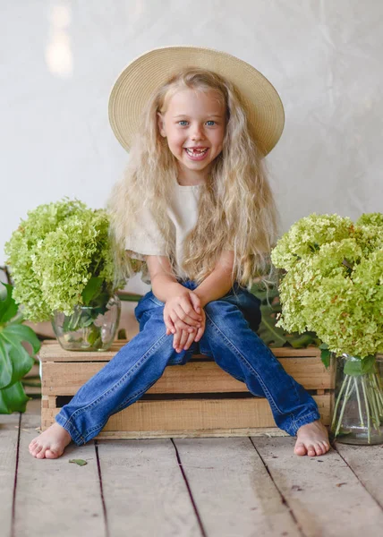 Portrait Little Girl Outdoors Summer — Stock Photo, Image