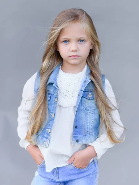 Portrait Little Girl Outdoors Summer — Stock Photo, Image