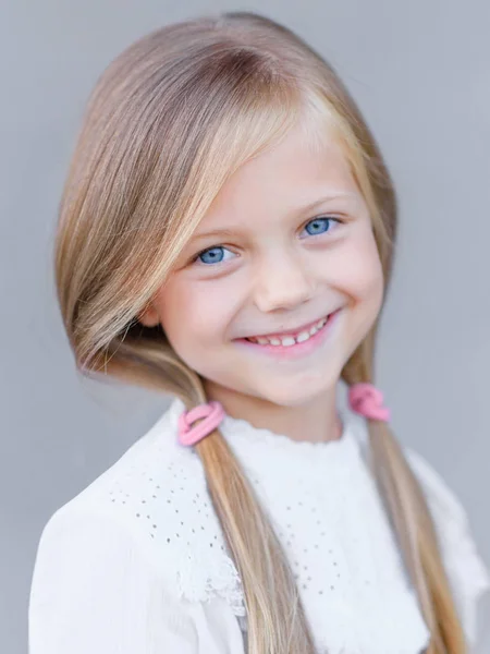 Portrait Little Girl Outdoors Summer — Stock Photo, Image