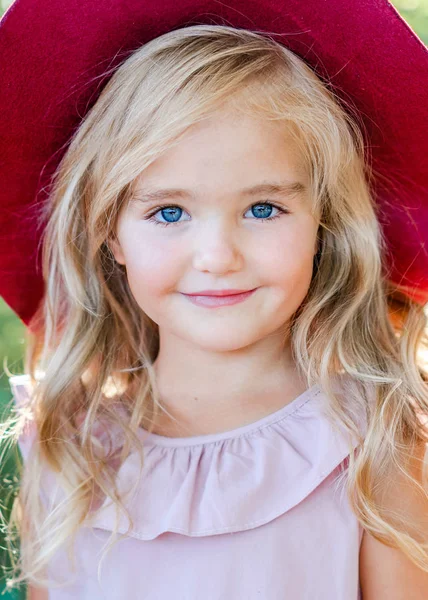 Retrato Niña Aire Libre Verano —  Fotos de Stock