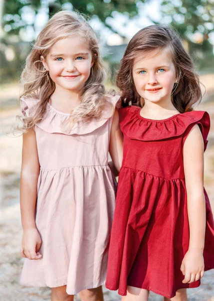 Portrait Two Girls Girlfriends Summer Nature — Stock Photo, Image