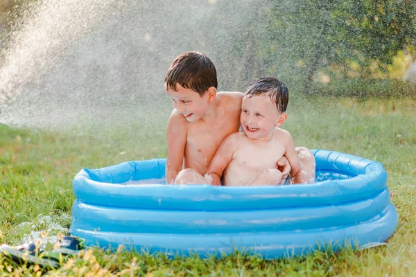 Portret Van Twee Jongens Zomer Openlucht — Stockfoto