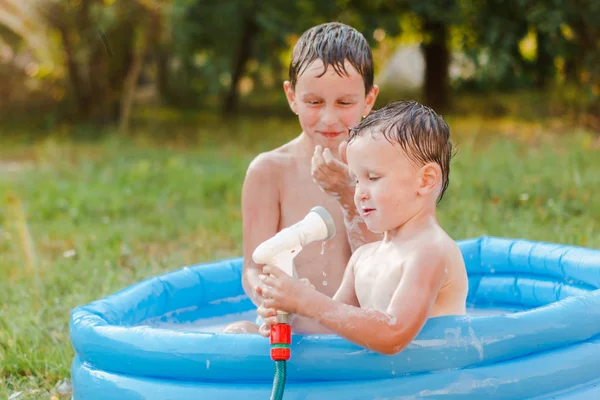 Retrato Dois Meninos Verão Livre — Fotografia de Stock