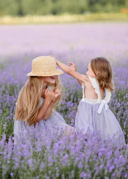 Portrait Two Sisters Lavender Field — Stock Photo, Image