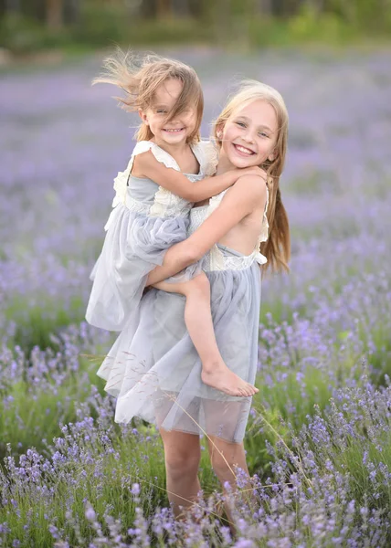 маленькая сестра лесби 