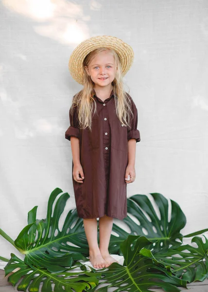 Portrait Little Girl Outdoors Summer — Stock Photo, Image