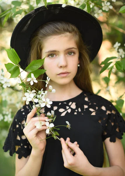 Portrait Little Girl Outdoors Summer — Stock Photo, Image