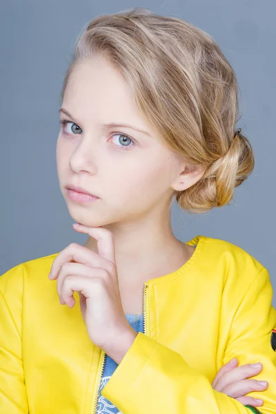 Retrato Uma Menina Bonita Menina Glamourosa — Fotografia de Stock