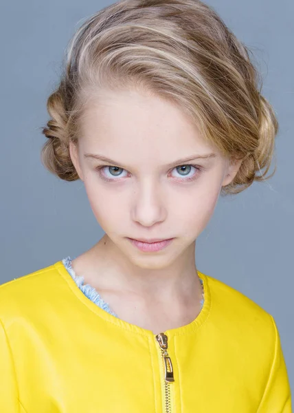 Portrét Krásné Dívky Okouzlující Dívka — Stock fotografie