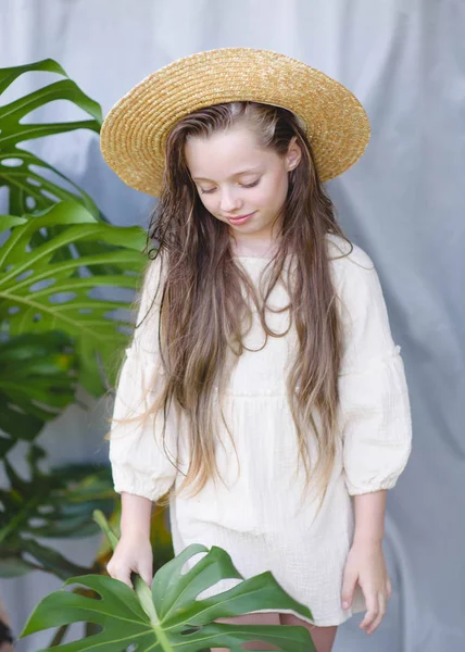 Portrait Little Girl Outdoors Summer — Stock Photo, Image