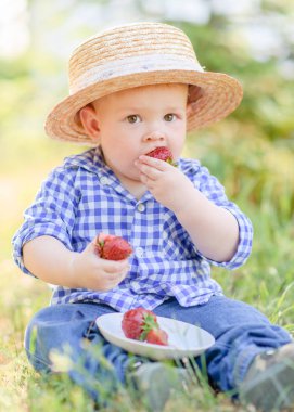 Doğada küçük bir çocuğun portresi