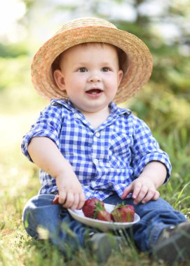 Doğada küçük bir çocuğun portresi