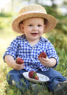Doğada küçük bir çocuğun portresi