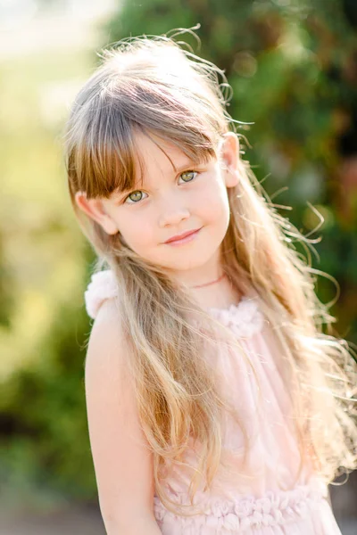 Retrato Menina Livre Verão — Fotografia de Stock