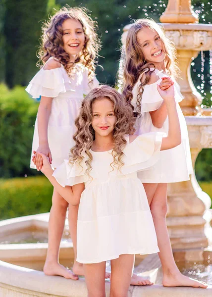 Portrait Three Girls Girlfriends Nature — Stock Photo, Image