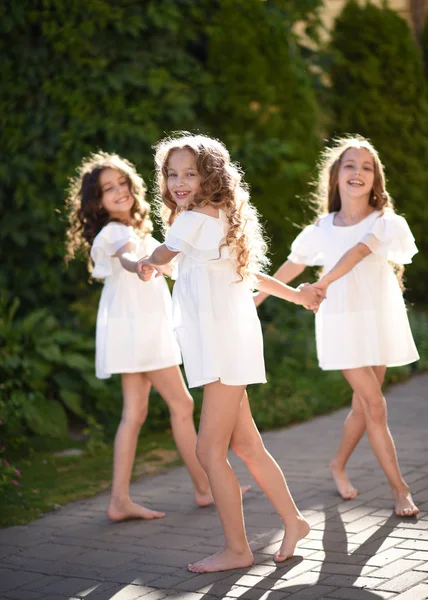 Portrait Three Girls Girlfriends Nature — Stock Photo, Image