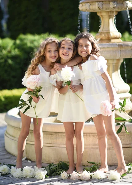 Portrait Three Girls Girlfriends Nature — Stock Photo, Image