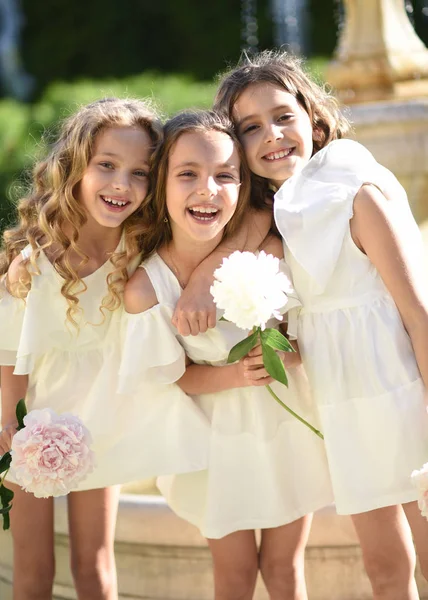 Portrait Trois Filles Copines Dans Nature — Photo