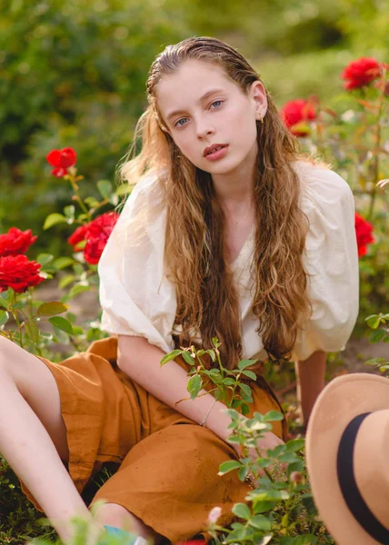 Portrait Little Girl Outdoors Summer — Stock Photo, Image