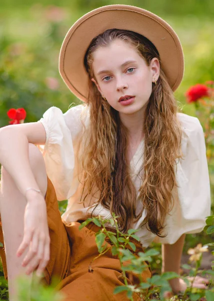 Portrait Little Girl Outdoors Summer — Stock Photo, Image