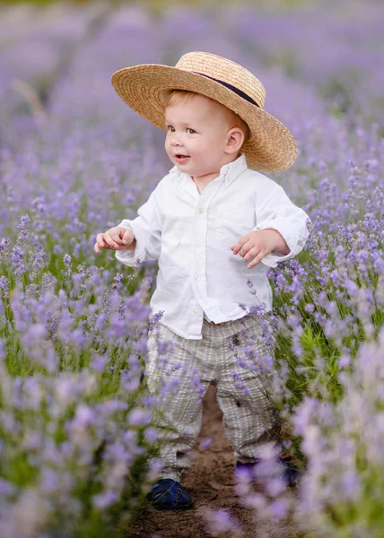 Retrato Menino Natureza — Fotografia de Stock