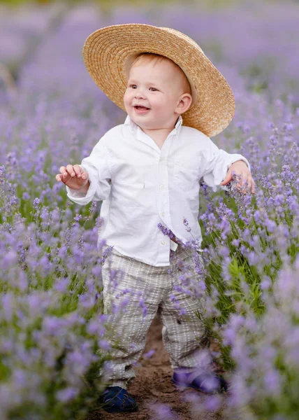 Retrato Menino Natureza — Fotografia de Stock