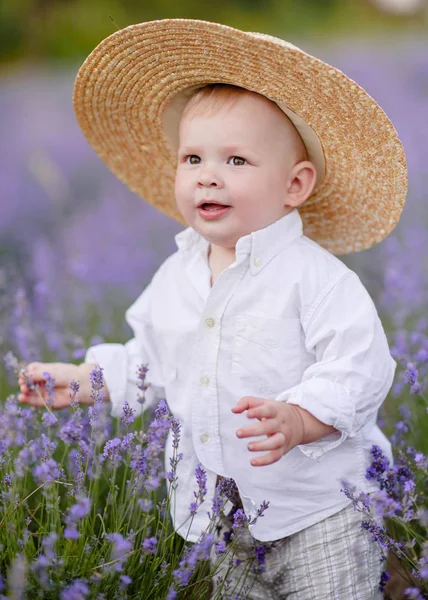 Portret Van Een Jongetje Natuur — Stockfoto