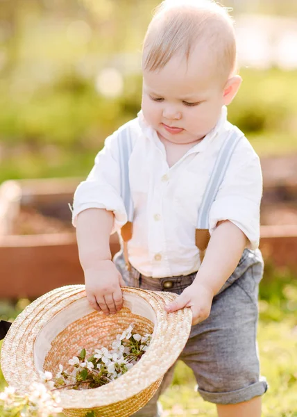 Portrét Malého Chlapce Letní Přírodě — Stock fotografie
