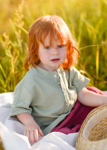 Porträt Eines Kleinen Jungen Der Natur — Stockfoto