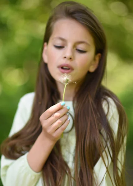 Portrait Young Girl Outdoors Summer — Stock Photo, Image