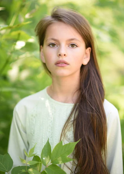 Portrét Mladé Dívky Venku Létě — Stock fotografie