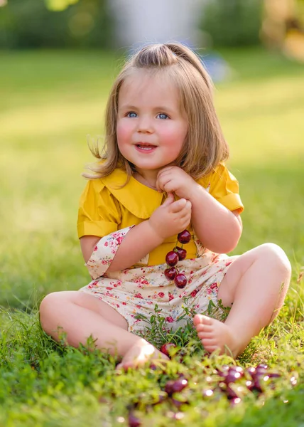 Portrait Petite Fille Plein Air Été — Photo