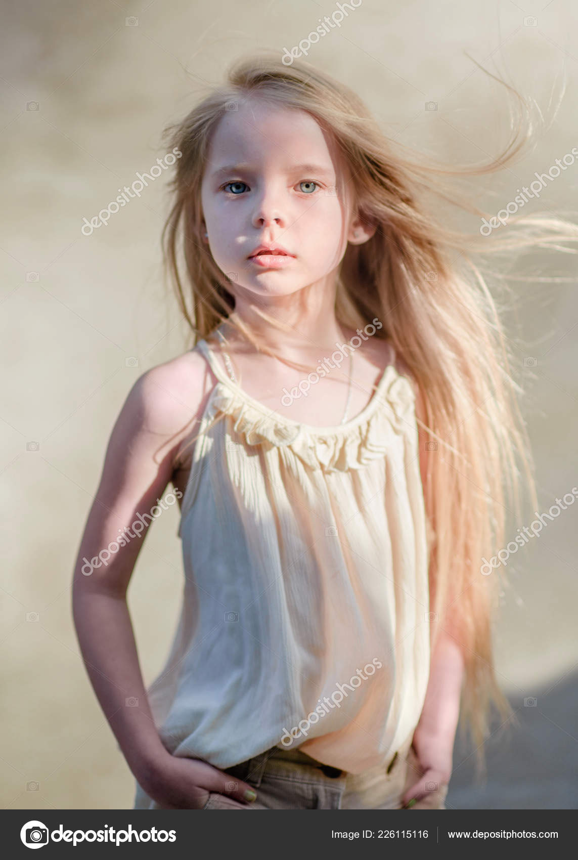 oolontea Portrait Little Girl Outdoors Summer — Stock Photo © zagorodnaya #226115116