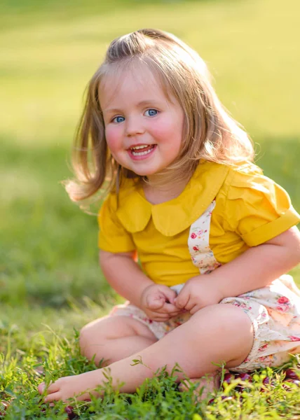 Portrait Petite Fille Plein Air Été — Photo