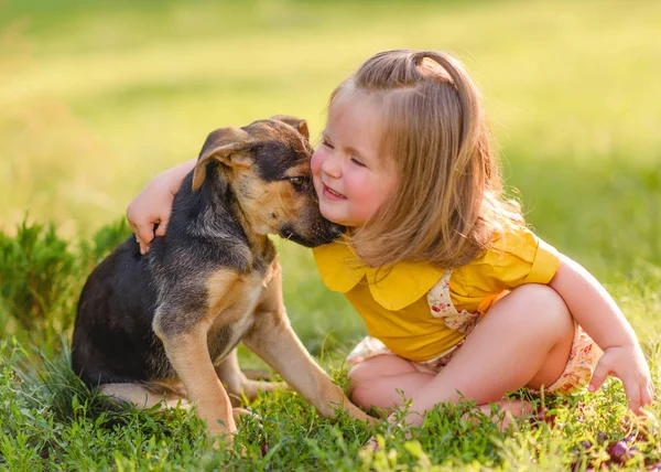 Porträt Eines Kleinen Mädchens Sommer — Stockfoto