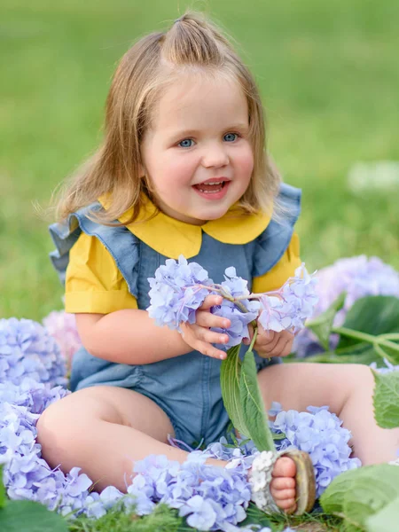 Retrato Niña Aire Libre Verano — Foto de Stock