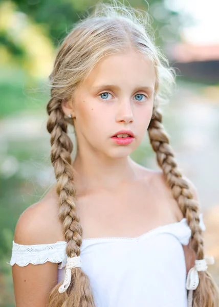 Portrait Little Girl Outdoors Summer — Stock Photo, Image