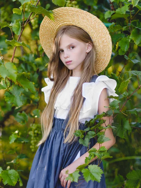 Portrait Little Girl Outdoors Summer — Stock Photo, Image