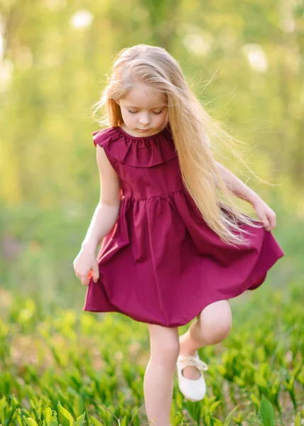 Porträt Eines Kleinen Mädchens Sommer — Stockfoto