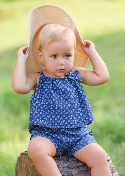 Retrato Menina Livre Verão — Fotografia de Stock