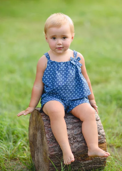 Portrait Little Girl Outdoors Summer — Stock Photo, Image