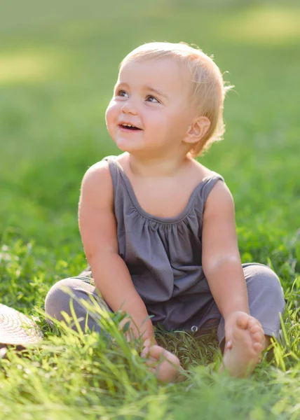 Portrait Little Girl Outdoors Summer — Stock Photo, Image