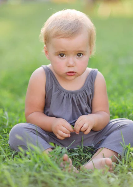 Portrait Little Girl Outdoors Summer — Stock Photo, Image