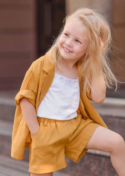 Retrato Menina Livre Verão — Fotografia de Stock