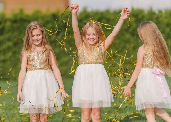 Portrait Three Girls Girlfriends Nature — Stock Photo, Image