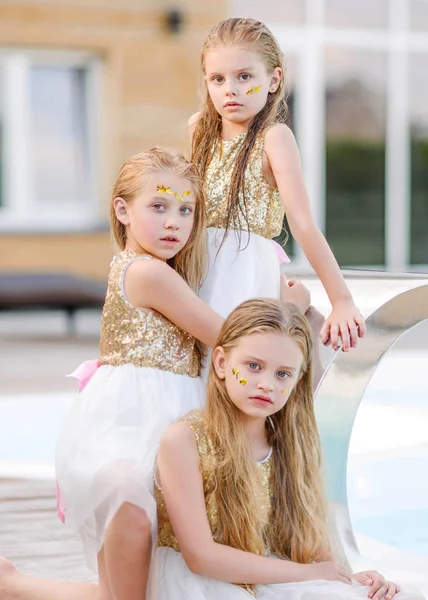 Portrait Three Girls Girlfriends Nature — Stock Photo, Image