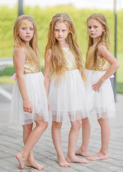 Portrait Three Girls Girlfriends Nature — Stock Photo, Image