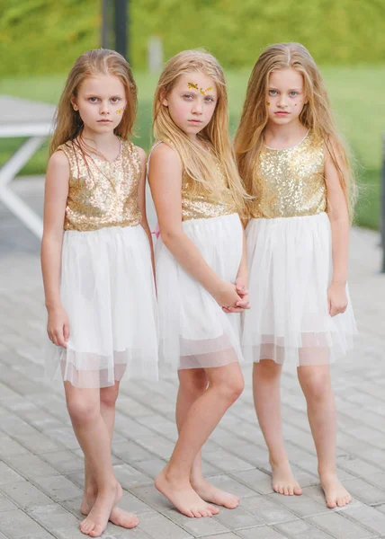 Retrato Tres Chicas Novias Naturaleza — Foto de Stock