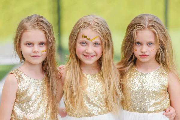 Portrait Three Girls Girlfriends Nature — Stock Photo, Image